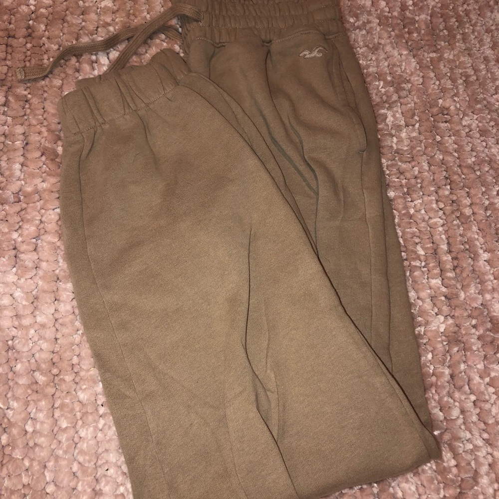 brown hollister joggers